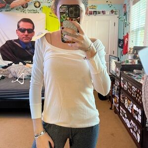 Long long-sleeve white top